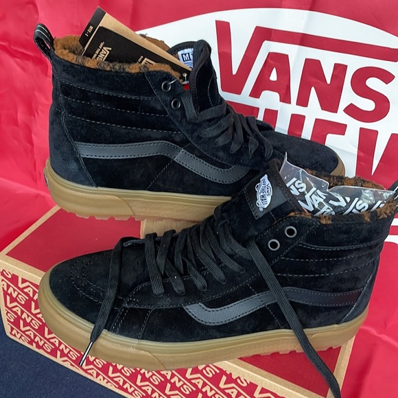 Vans WMNS Sk8-Hi Mte-1
Black/Gum
VNOA5HZYB9M
boots - sneakers - athletic shoes - Picture 11 of 16